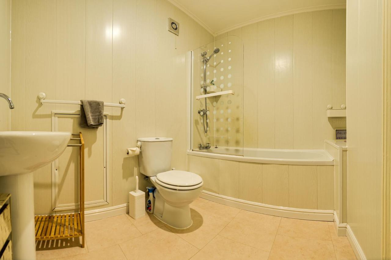 The Whitby Prospect, 2 Bed Apartment With Stunning Views, 2 Mins From Beach Zewnętrze zdjęcie