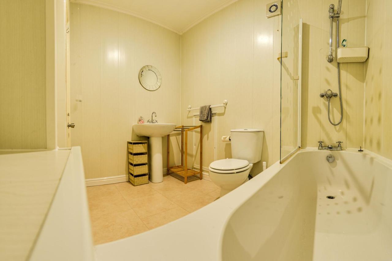 The Whitby Prospect, 2 Bed Apartment With Stunning Views, 2 Mins From Beach Zewnętrze zdjęcie